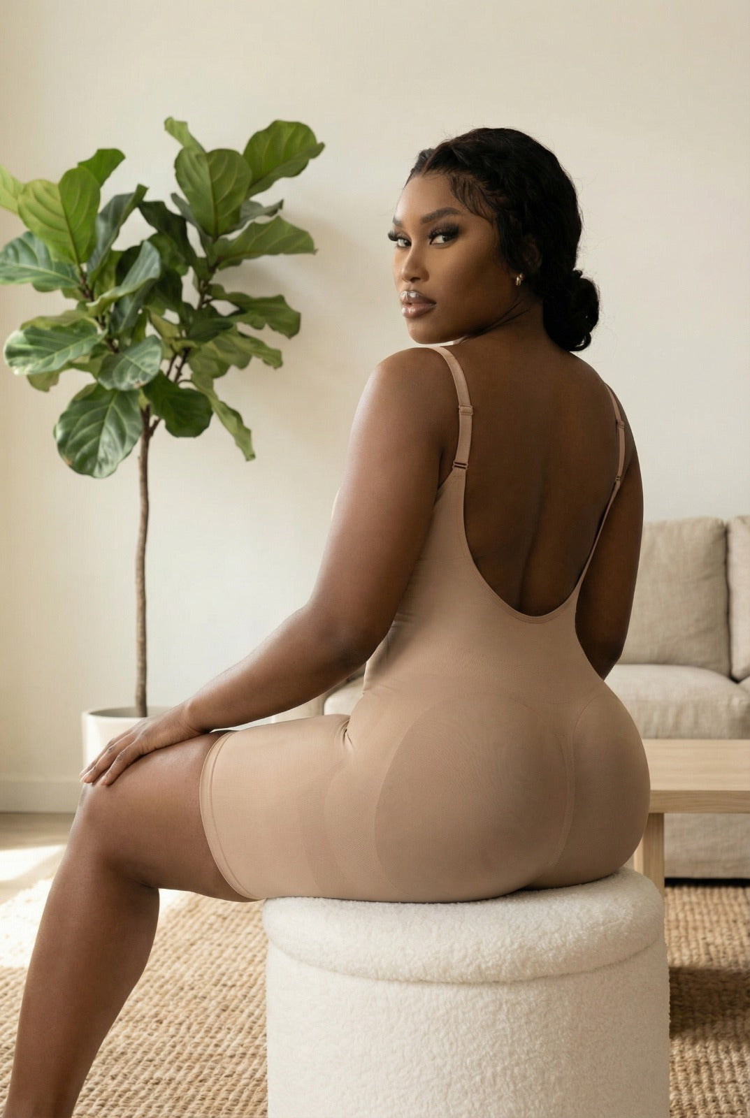 BODY GAINANT SILHOUTTE, VENTRE PLAT, REMONTE-FESSIER – DOS NUS