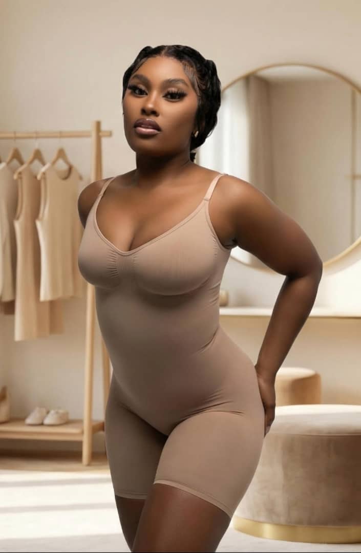 BODY GAINANT SILHOUTTE, VENTRE PLAT, REMONTE-FESSIER – DOS FERMÉ